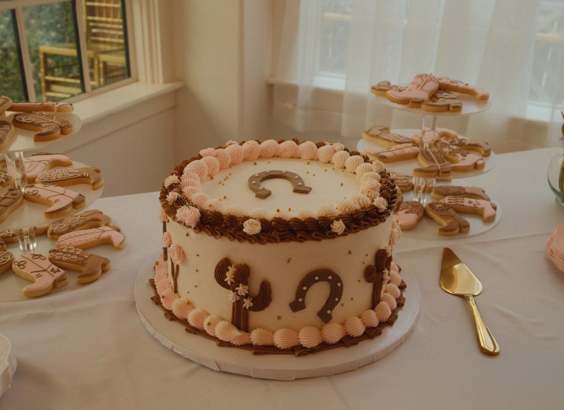 Roland's Swiss Pastry & Bakery customized birthday cake in League City, TX with elegant decorations