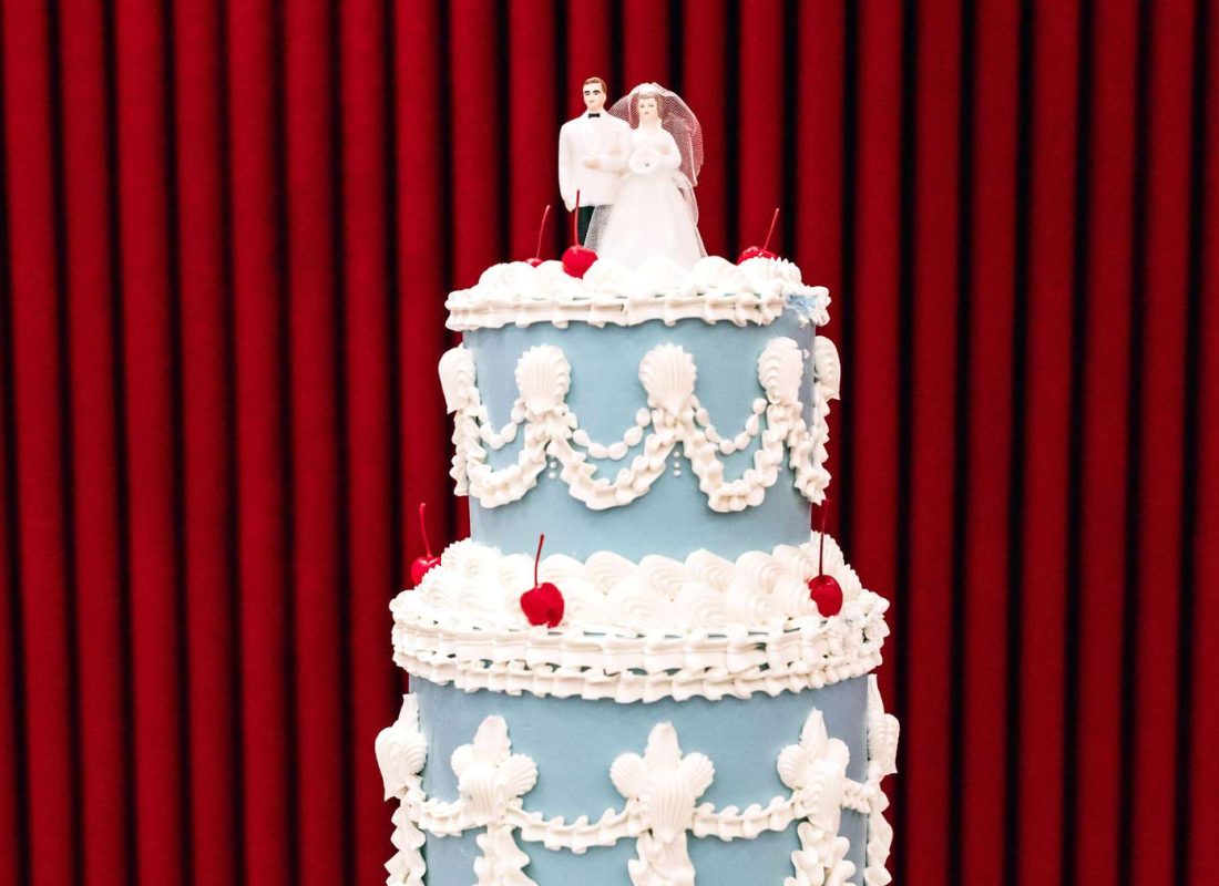 New-June-Is-Putting-the-Fun-Back-in-Wedding-Cakes-FT-BLOG0924-02-3c271dd9eff84b02b59287ab1173501f