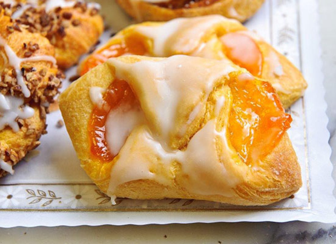 Rolands-Swiss-Bakery-Best-Danishes-Fruit-Up-Close-2-600x400